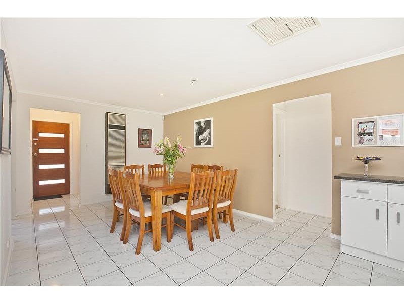 6 Rosemont Avenue, Woodcroft SA 5162