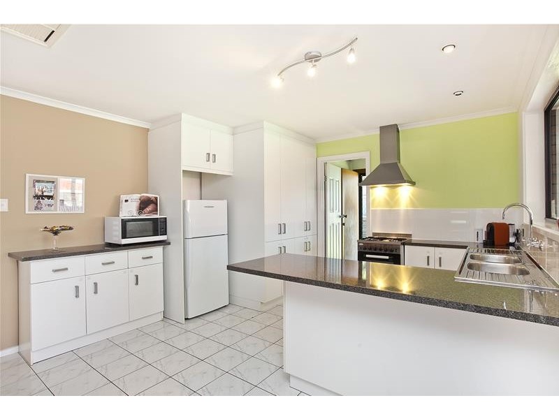 6 Rosemont Avenue, Woodcroft SA 5162