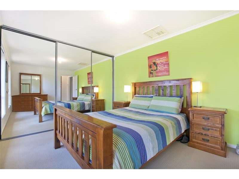 6 Rosemont Avenue, Woodcroft SA 5162