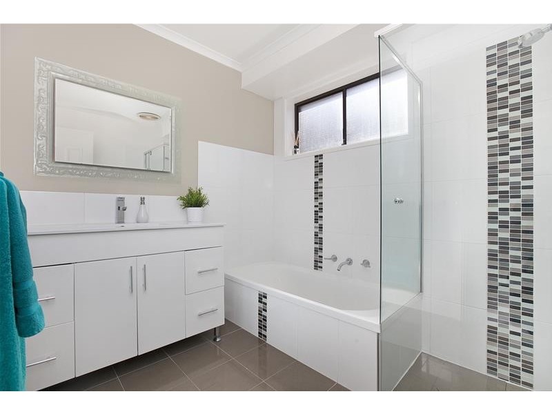 6 Rosemont Avenue, Woodcroft SA 5162