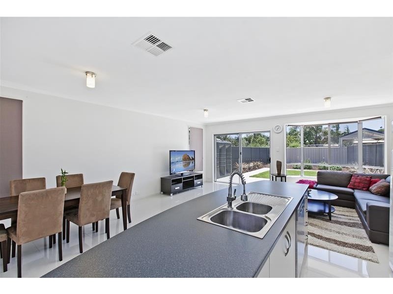 11 Inverness Avenue, Marion SA 5043