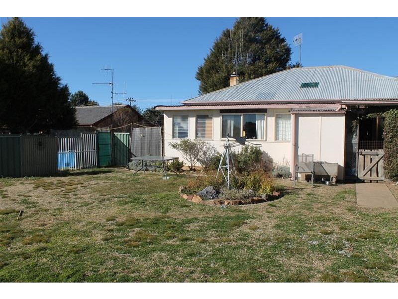 6 Mary Street, Berridale NSW 2628