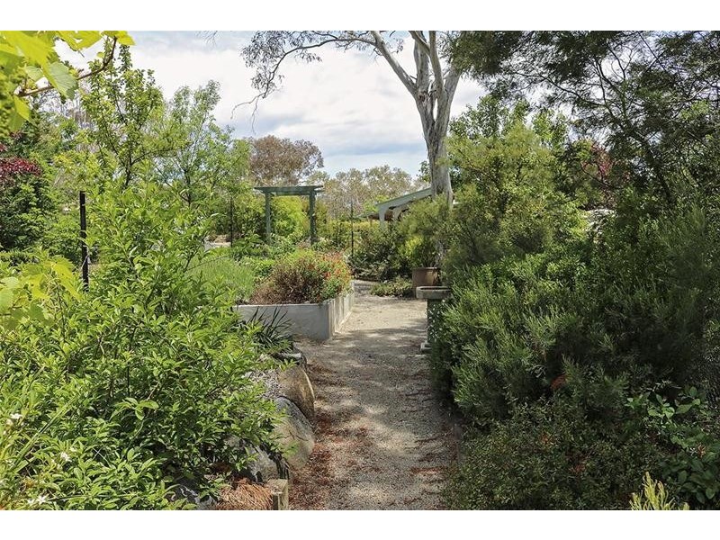 75 Old School Road, Jindabyne NSW 2627