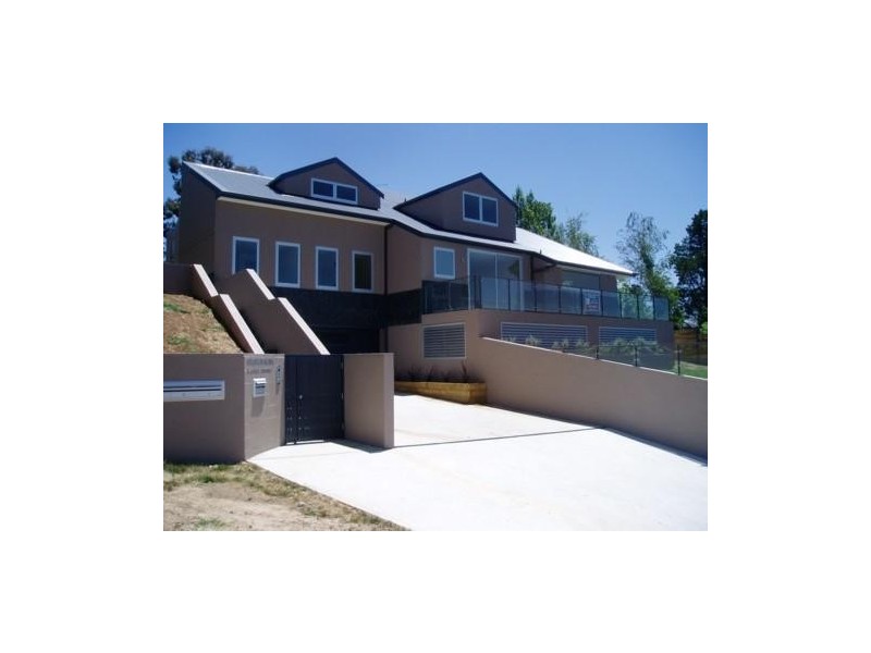 3/2 Cobbon Crescent, Jindabyne NSW 2627