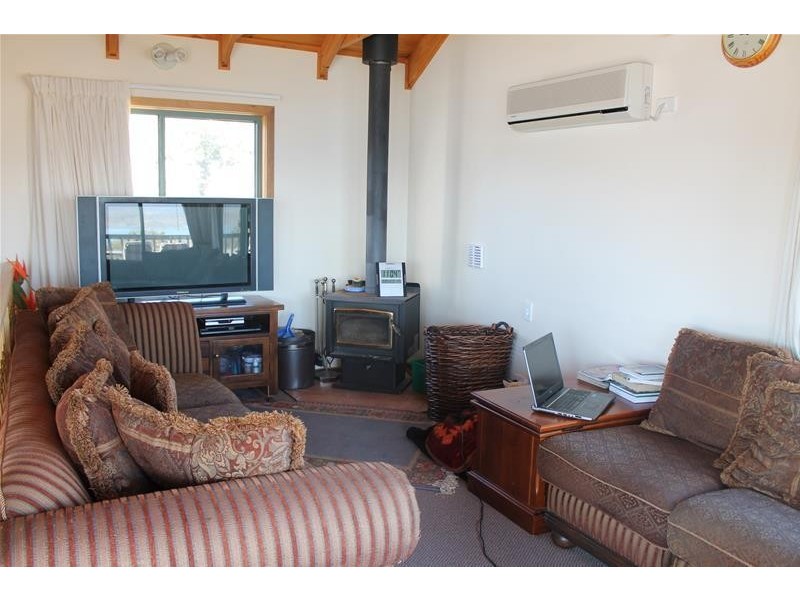 6 Adams Avenue, East Jindabyne NSW 2627