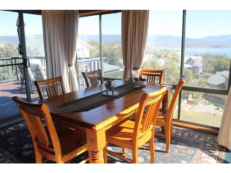 6 Adams Avenue, East Jindabyne NSW 2627