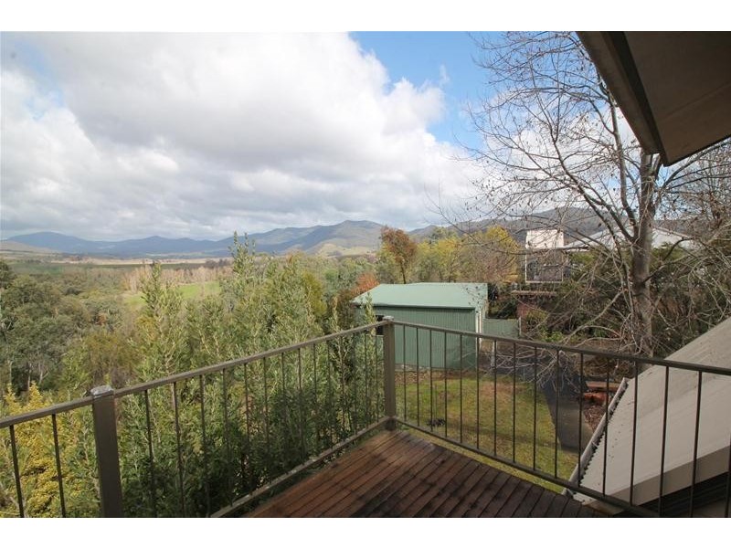 14 Whitehead Street, Khancoban NSW 2642