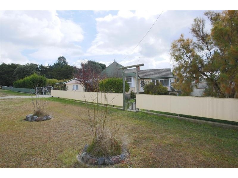 6 Boundary Street, Berridale NSW 2628