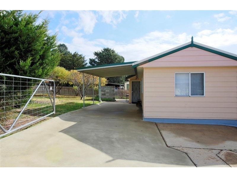 6 Boundary Street, Berridale NSW 2628