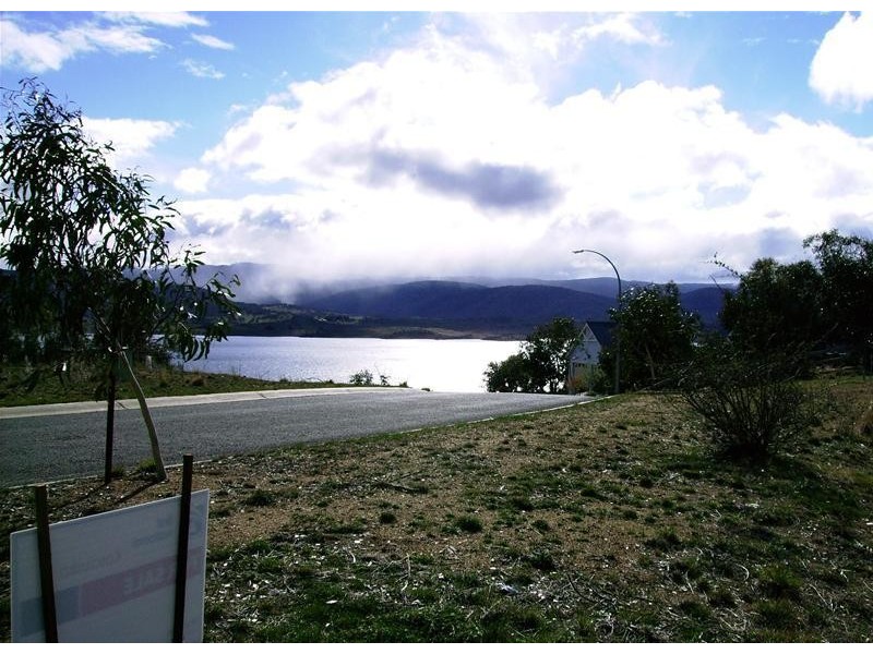 6 Lakeview Terrace, East Jindabyne NSW 2627