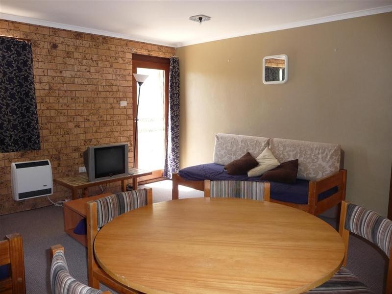 1/12 Cobbon Crescent, Jindabyne NSW 2627