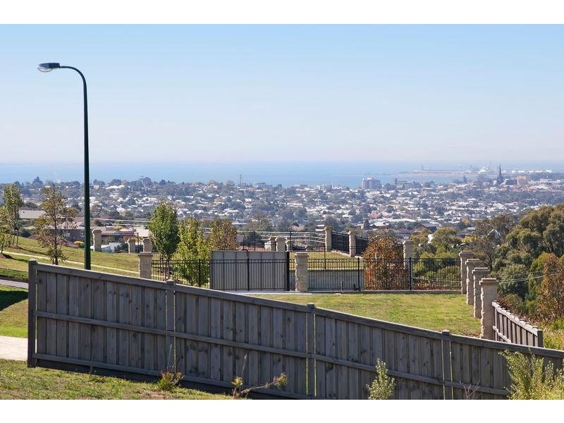 12-14 Oakhill Drive, Highton VIC 3216