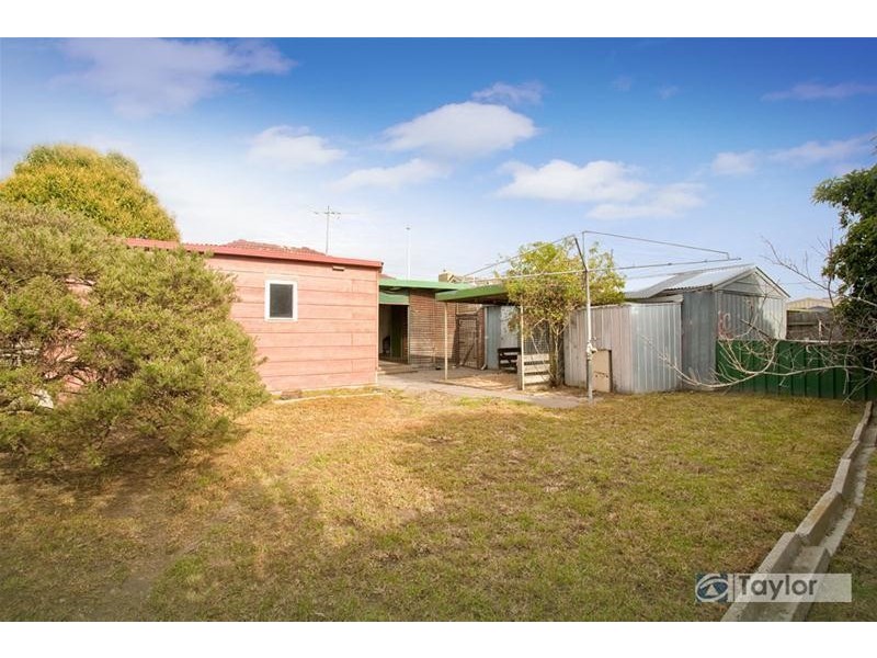 135 St Albans Road, East Geelong VIC 3219