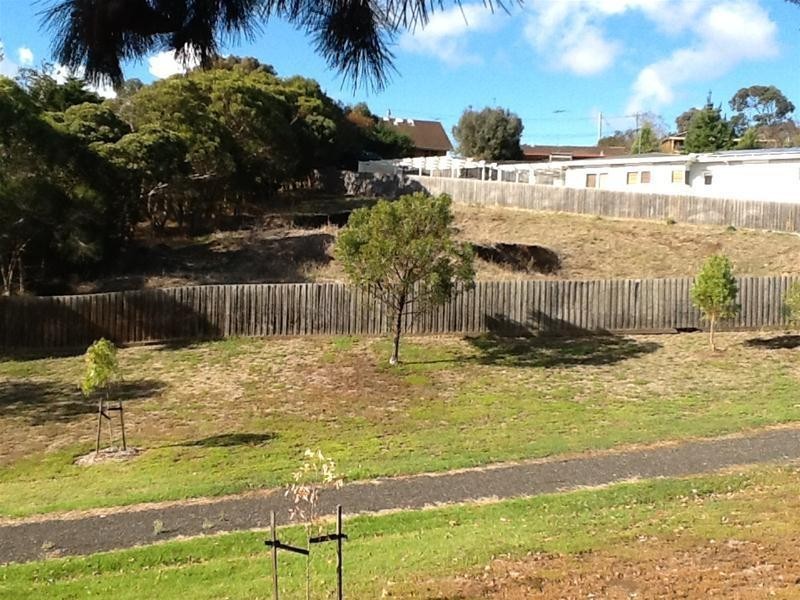 17-18 Nevair Court, Highton VIC 3216