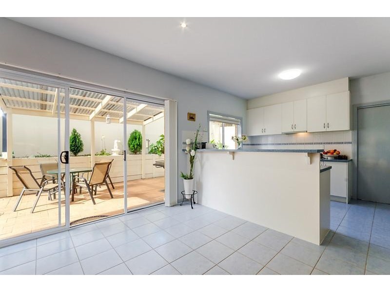 2/44 Cook Street, Newtown VIC 3220