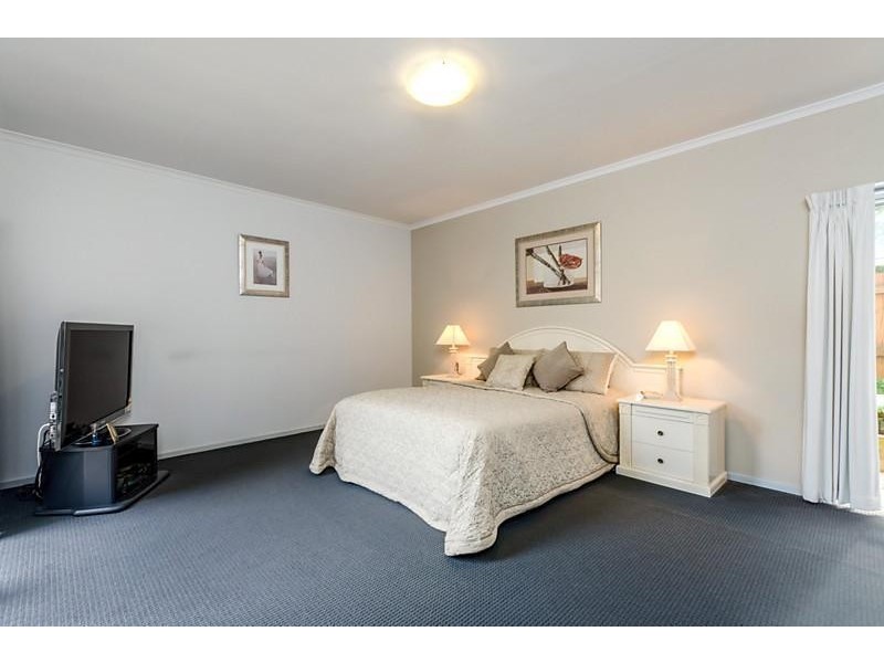 2/44 Cook Street, Newtown VIC 3220