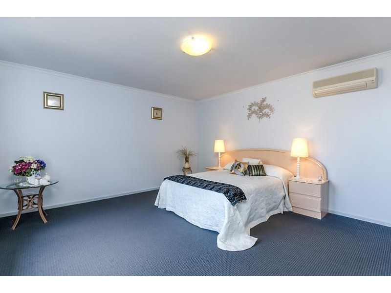 2/44 Cook Street, Newtown VIC 3220