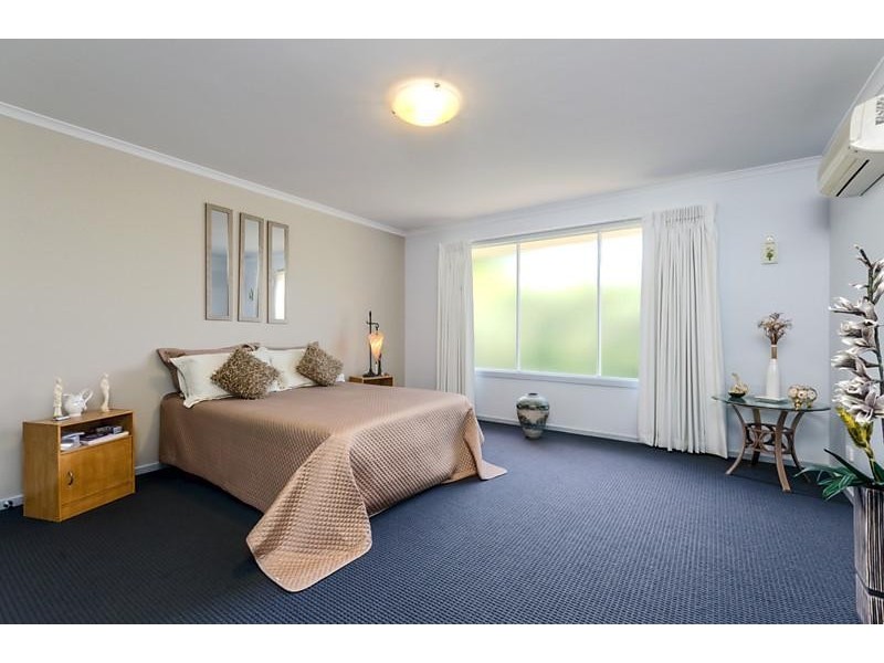 2/44 Cook Street, Newtown VIC 3220