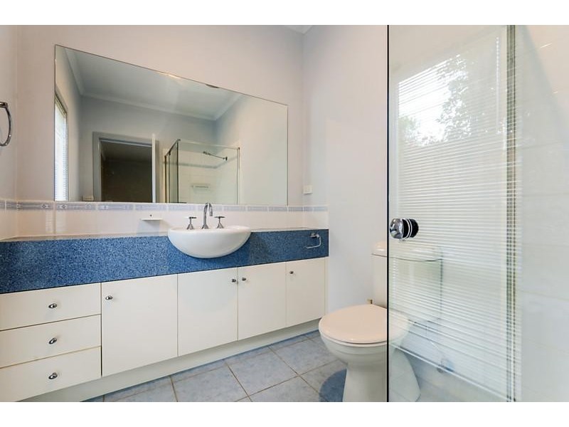 2/44 Cook Street, Newtown VIC 3220