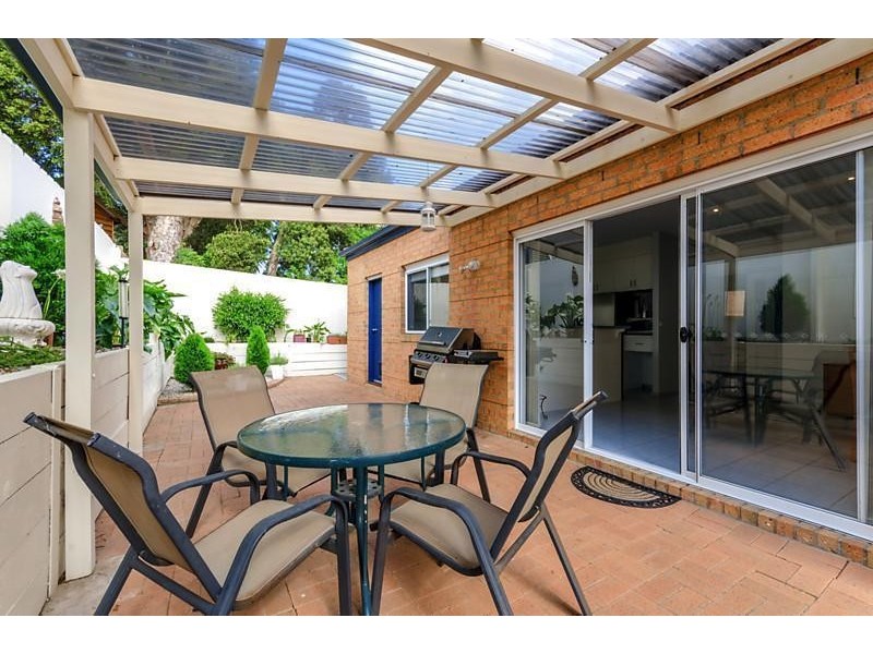 2/44 Cook Street, Newtown VIC 3220