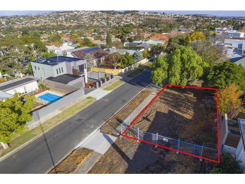 2b Grant Street, Newtown VIC 3220