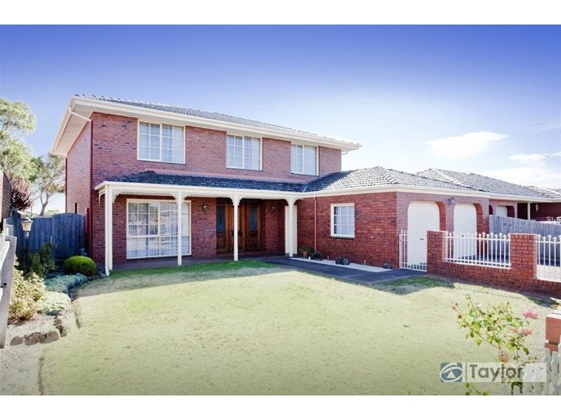 27 Glastonbury Drive, Highton VIC 3216