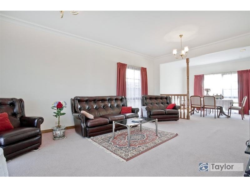 27 Glastonbury Drive, Highton VIC 3216