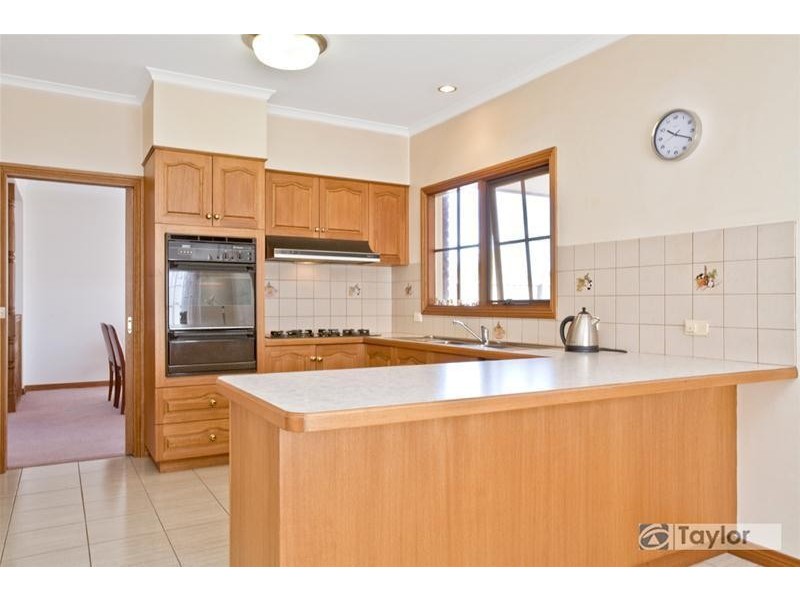 27 Glastonbury Drive, Highton VIC 3216