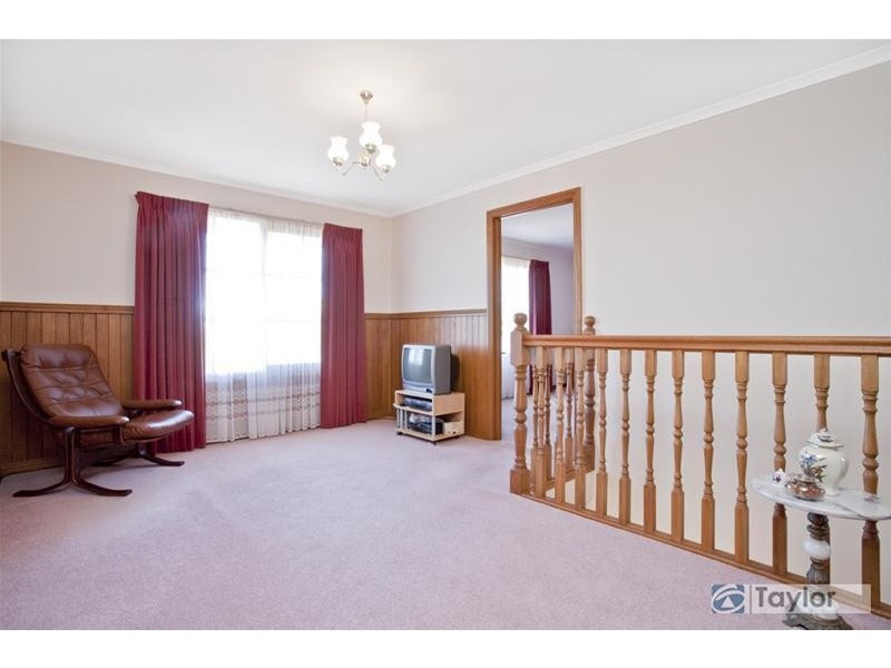 27 Glastonbury Drive, Highton VIC 3216