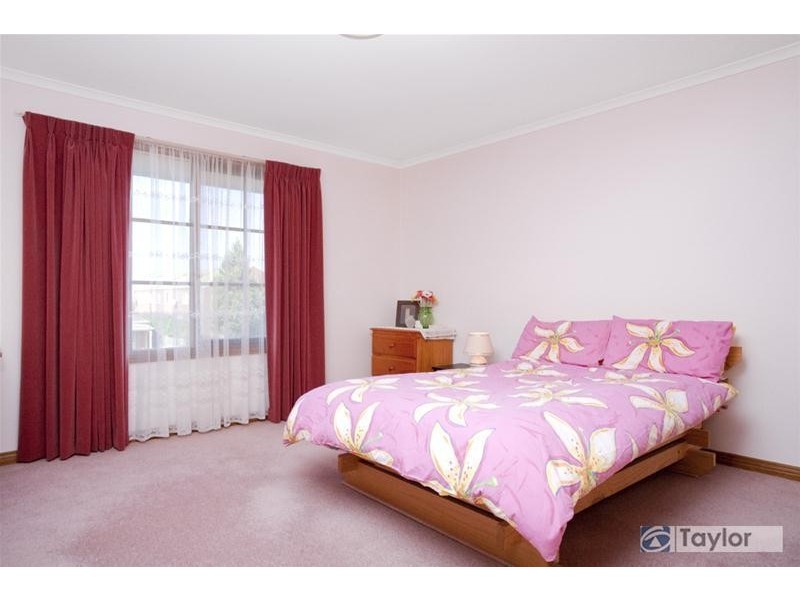 27 Glastonbury Drive, Highton VIC 3216