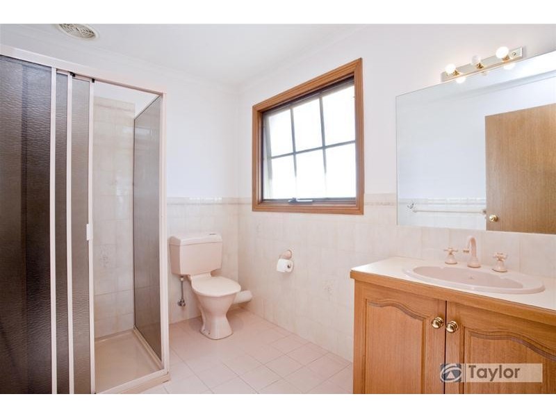 27 Glastonbury Drive, Highton VIC 3216