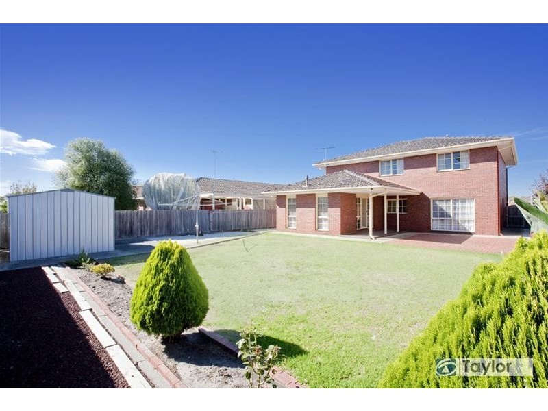 27 Glastonbury Drive, Highton VIC 3216