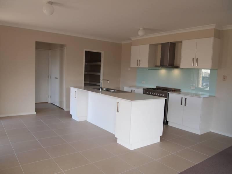 2/22 Lancaster Avenue, Newcomb VIC 3219