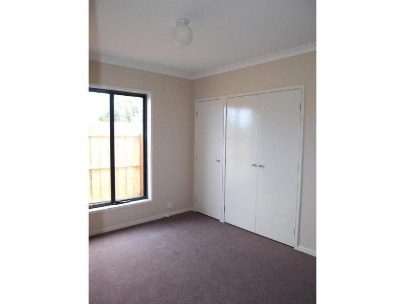 2/22 Lancaster Avenue, Newcomb VIC 3219