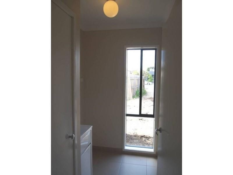 2/22 Lancaster Avenue, Newcomb VIC 3219