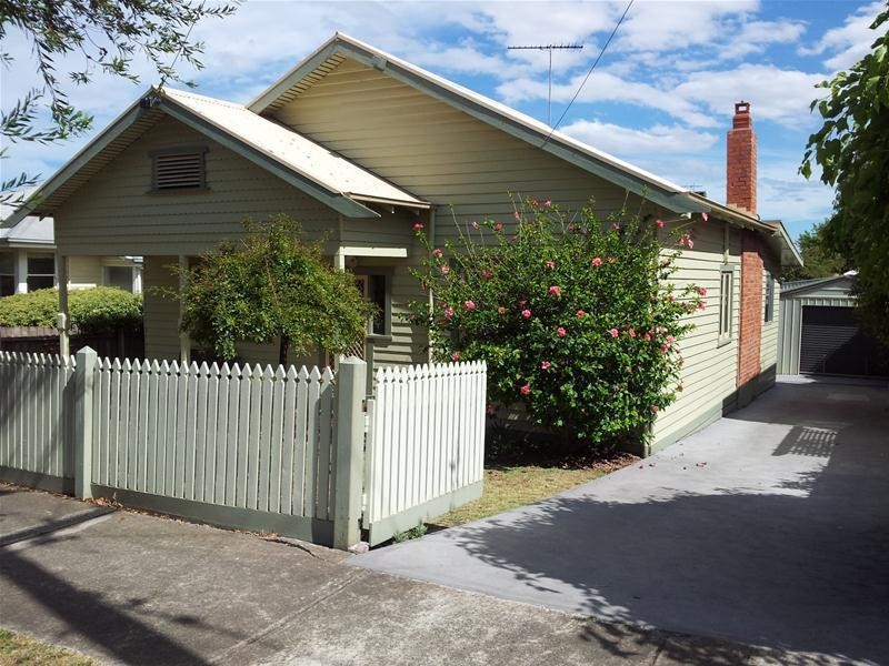 23 Fairview Avenue, Newtown VIC 3220