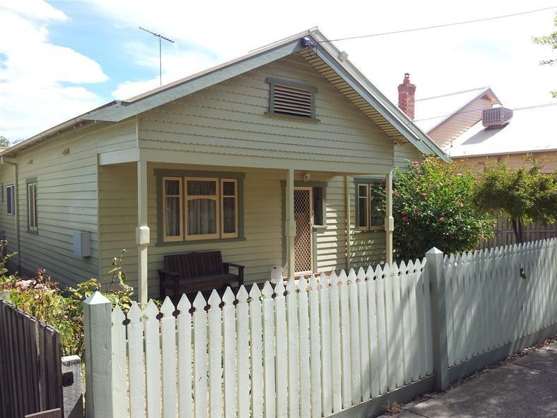 23 Fairview Avenue, Newtown VIC 3220