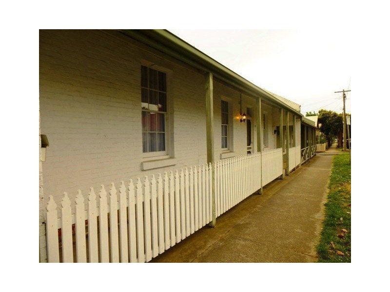 8 Villamanta Street, Geelong West VIC 3218