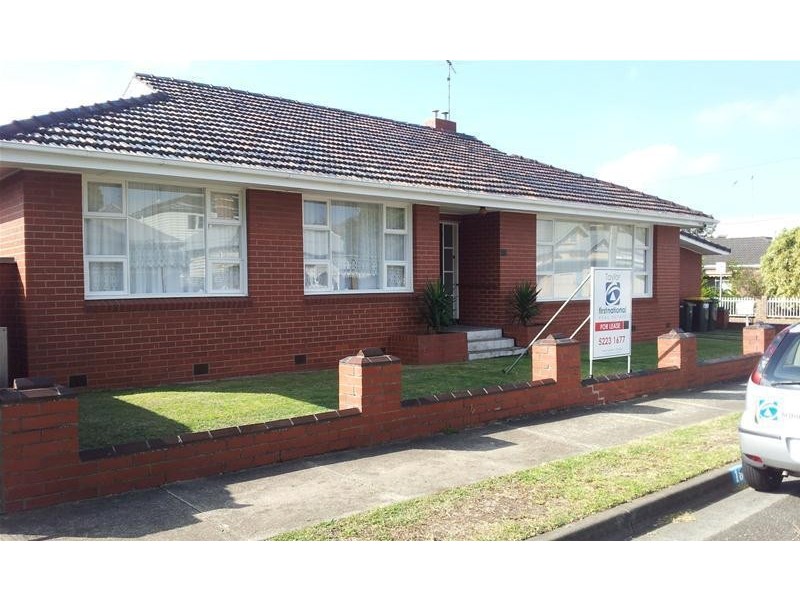 16 Clarke Street, Newtown VIC 3220