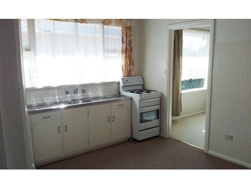 16 Clarke Street, Newtown VIC 3220