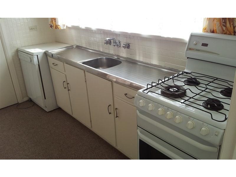 16 Clarke Street, Newtown VIC 3220