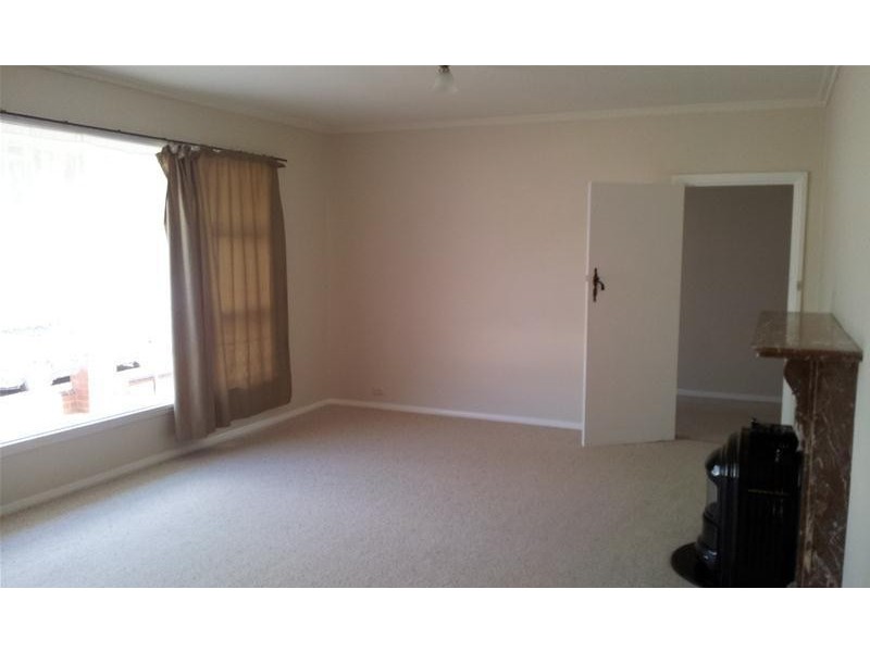 16 Clarke Street, Newtown VIC 3220