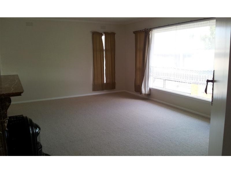 16 Clarke Street, Newtown VIC 3220