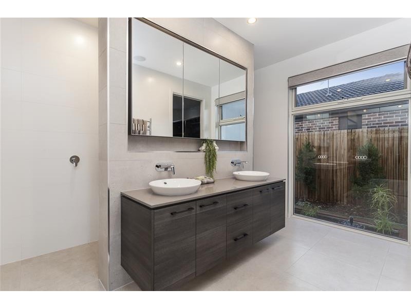 2 Bayer Place, Warrnambool VIC 3280