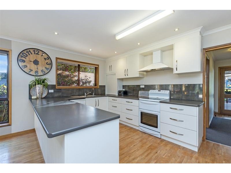 28 Barrett Street, Timboon VIC 3268