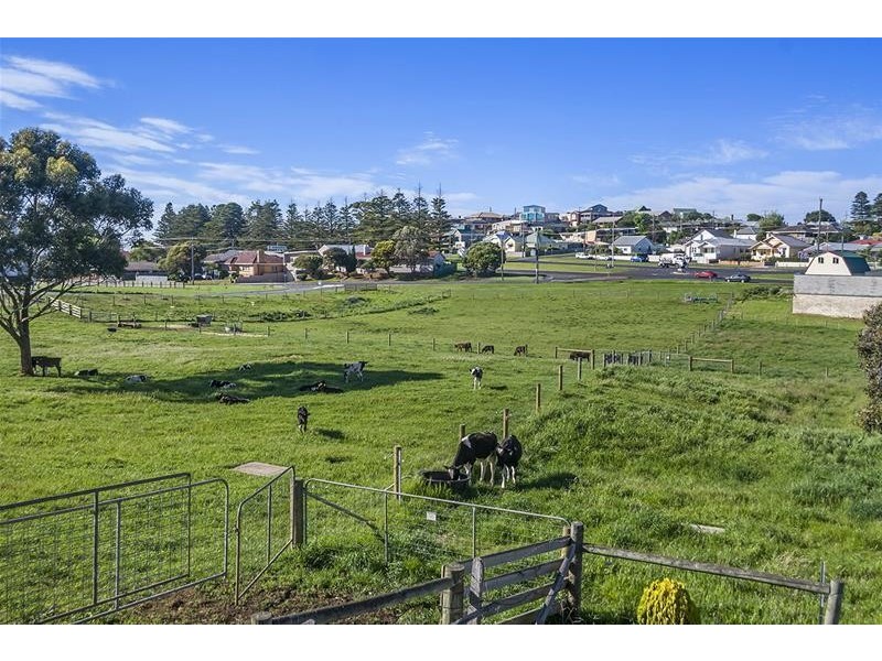 8 Hopetoun Road, Warrnambool VIC 3280