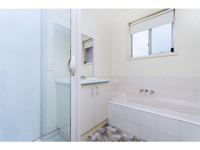 2/18 Caroville Drive, Warrnambool VIC 3280