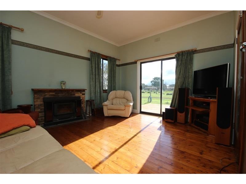 490 Hamilton Highway, Mortlake VIC 3272