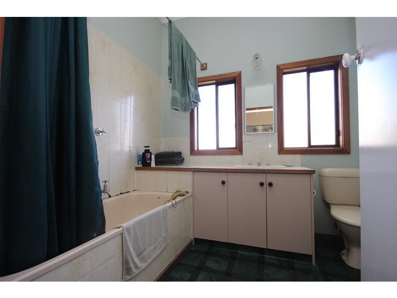 490 Hamilton Highway, Mortlake VIC 3272