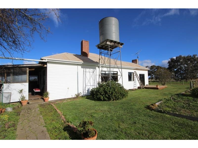 490 Hamilton Highway, Mortlake VIC 3272